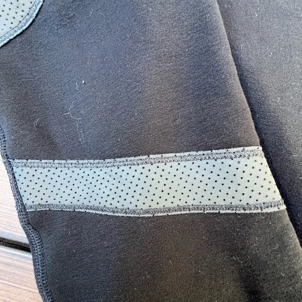 Lululemon Home‎ Stretch Black Crew